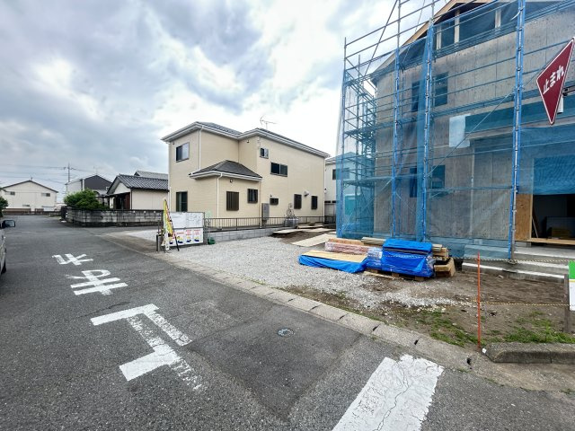 新築　佐波郡玉村町南玉　Heartful　Town　2号棟の前面道路含む現地写真|現地写真　東側接道幅員約6.2ｍ　北側接道幅員約9ｍ