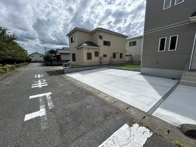 新築　佐波郡玉村町南玉　Heartful　Town　2号棟の駐車場|現地写真　駐車スペースは並列3台分可能です！
