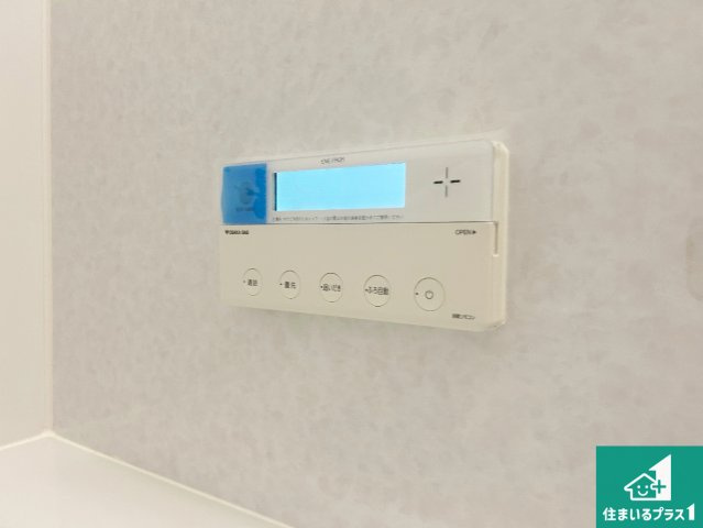 神戸市北区東有野台　新築一戸建てのキッチン|リビングと統一感があり、使い勝手のいいキッチン。広々としているので、二人並んで作業が出来ちゃいます。お子様と一緒に色々なお料理に挑戦できるスペースがあります。