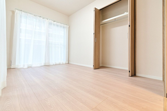 【洋室】 |  エバーライフ春日公園☆仲介手数料無料☆