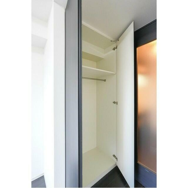 グラマシー横濱関内の収納|ハンガーラック付きで楽々収納♪