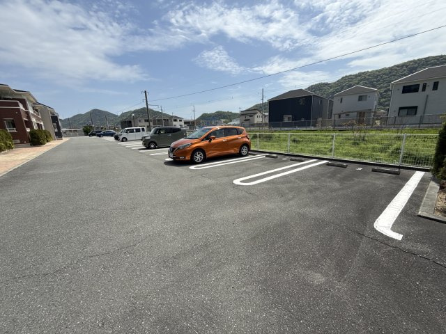 エルカーサ・桜木Ｂの駐車場