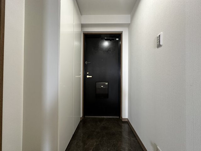 ロワイヤル明石魚住の玄関