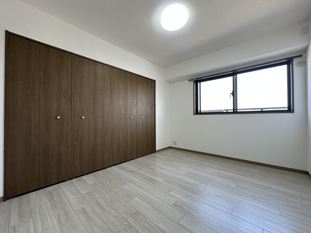 ロワイヤル明石魚住の洋室