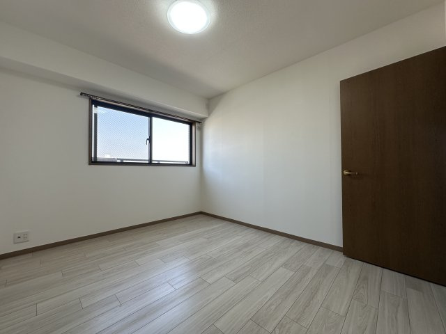 ロワイヤル明石魚住の洋室