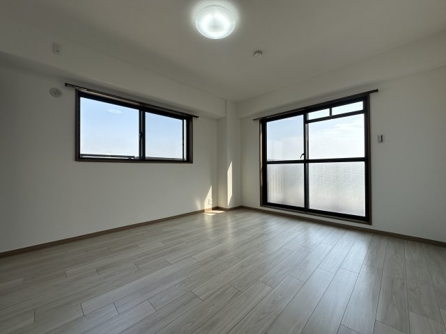 ロワイヤル明石魚住の洋室