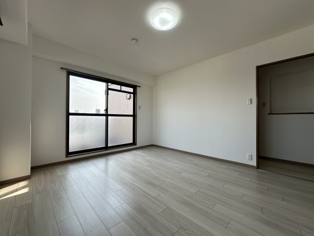 ロワイヤル明石魚住の洋室