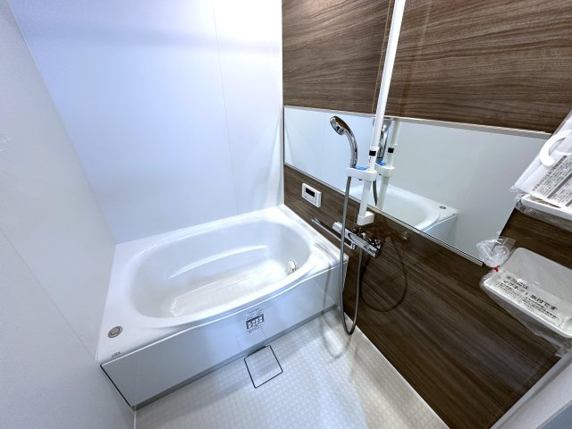 ロワイヤル明石魚住の浴室