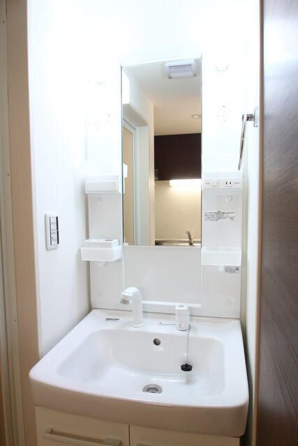 レスポワール東府中の洗面所