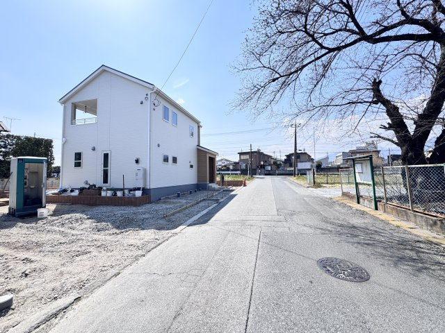新築　北群馬郡吉岡町下野田第12　Livele Garden.S　１号棟の前面道路含む現地写真|現地写真　北側接道幅員約6.4ｍ