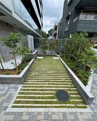 Weave Base -Oji Kamiya 王子神谷の駐車場