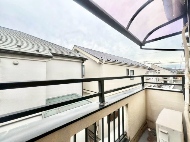 武蔵野市境南町5丁目　中古戸建のバルコニー|南向きのバルコニーは陽当り良好で、たっぷりのお洗濯物もよく乾きます！

現地ご見学希望・資料請求などお気軽にお問い合わせ下さい！
03-5990-5201