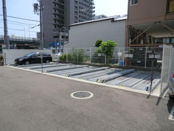 アーバンヴィレッジ兵庫エスタシオンの駐車場