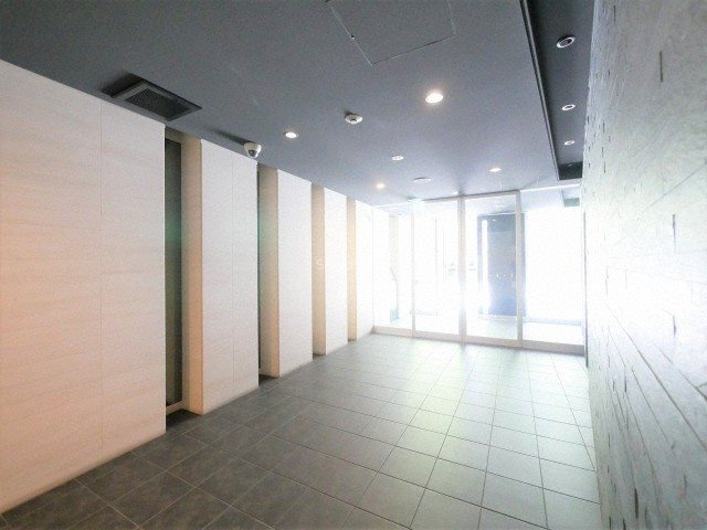 プレサンス北浜パレスの外観