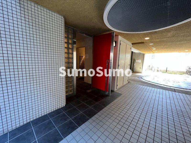 プラウドフラット三軒茶屋のエントランス