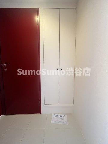 MODULOR祐天寺の玄関|収納もある玄関です