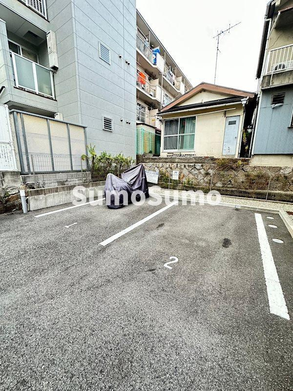 マ・メゾン岩屋の駐車場