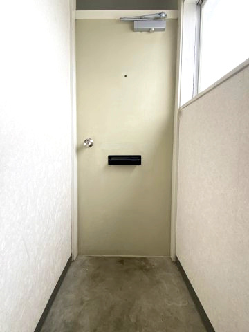 ルミナスサトウの玄関