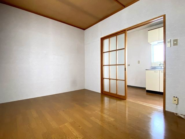 ルミナスサトウの居間・リビング|洋室6帖