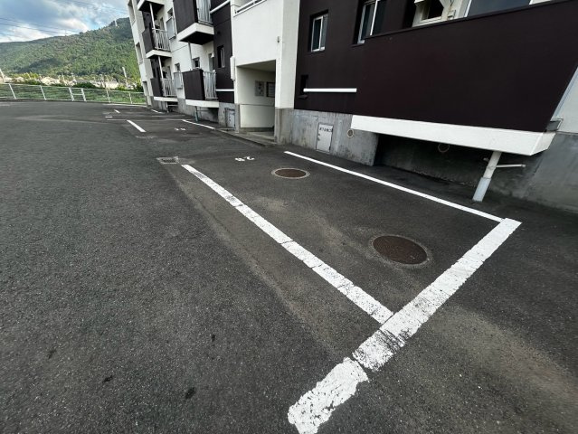 アーバンコート山根の駐車場