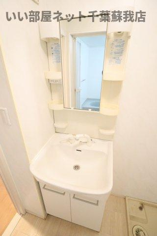 Ya-ECO　Houseの洗面所|明るい洗面所です