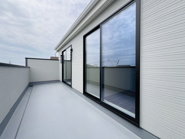 半田市向山町3-67-1『仲介手数料無料』新築戸建てのバルコニー