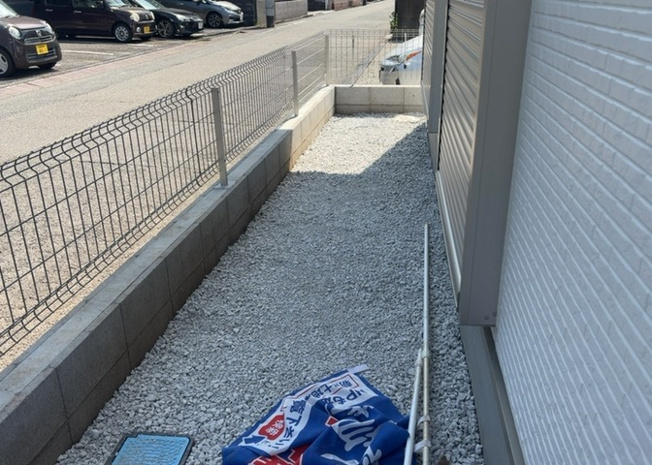 【庭】 | 庭があることでガーデニングや家庭菜園はもちろん、こどもの遊び場やペットを放して遊ぶことができます。また、家の周囲に余裕があるということです。隣地との間があれば、十分な日当たりと、風通しが確保できます。