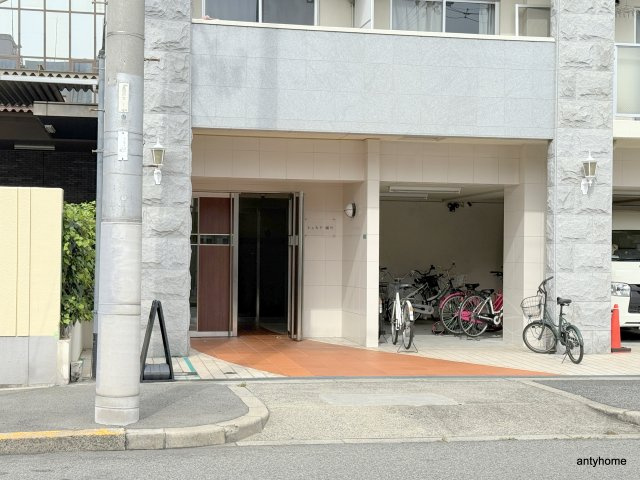シェモア桜川のエントランス
