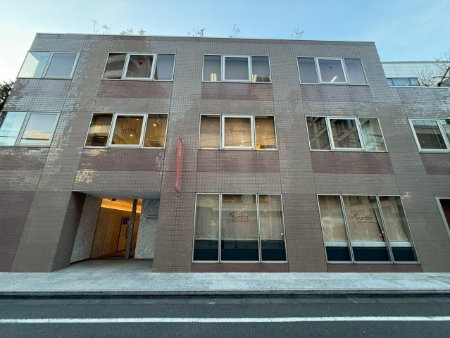 北青山プラザビル　4Fの外観