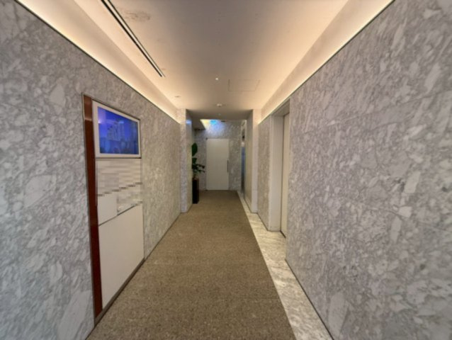 北青山プラザビル　4Fのロビー