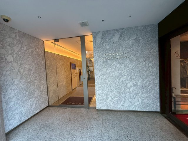 北青山プラザビル　4Fのエントランス