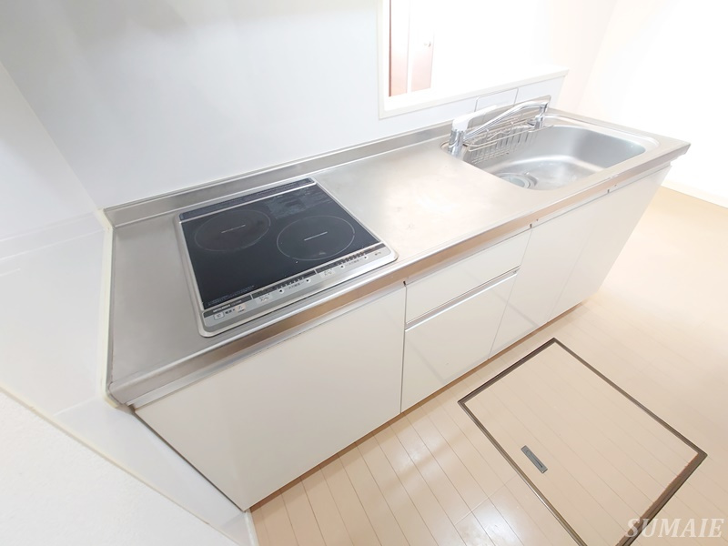 メゾン・ド・フォルテシモ１号館のキッチン|お手入れしやすいIHコンロです☆