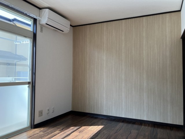 パレス小沢Ⅰの洋室|アクセントクロスのお部屋です