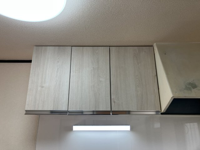 パレス小沢Ⅰのキッチン|上部収納付き