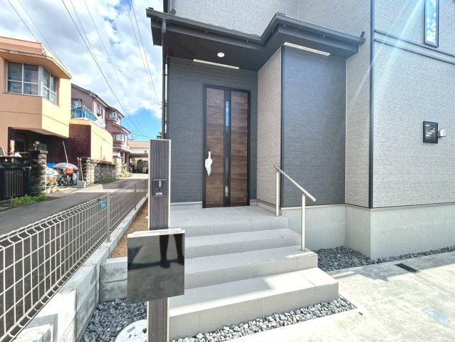 ハートフルタウン　一宮市丹陽町3期　全1区画分譲の玄関|玄関ドアの鍵はディンプルキーと内側はサムターンキーになっており防犯性の高い仕様になっています。