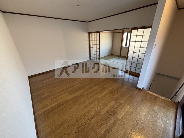 柏原市法善寺２丁目のテラスの洋室