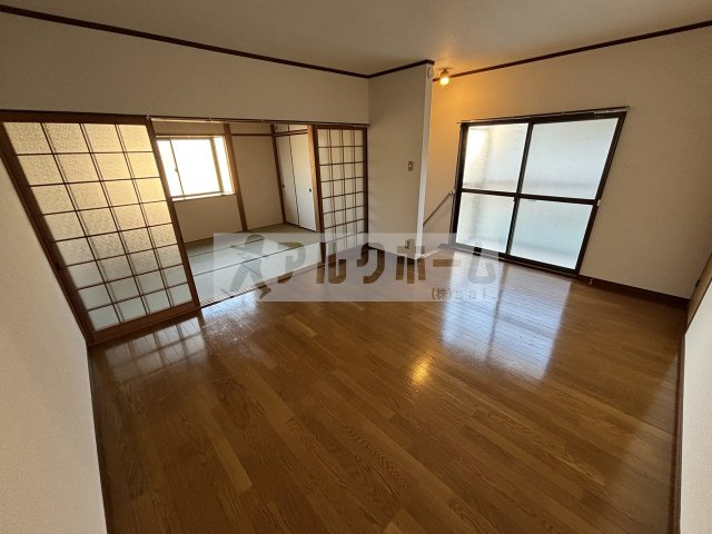 柏原市法善寺２丁目のテラスの洋室