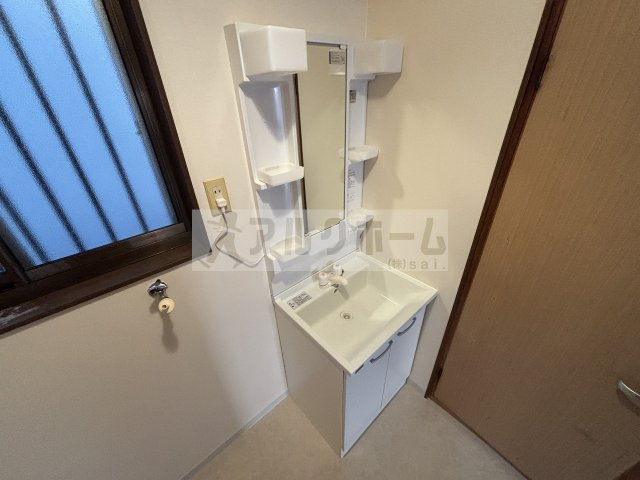 柏原市法善寺２丁目のテラスの独立洗面台