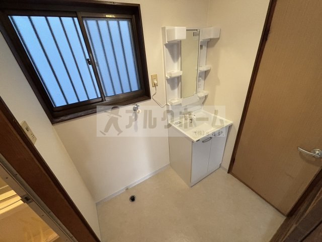 柏原市法善寺２丁目のテラスの洗面所