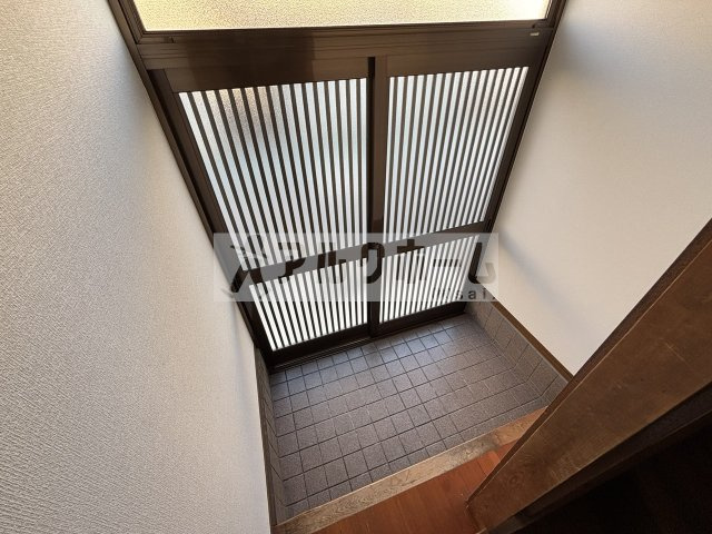 柏原市法善寺２丁目のテラスの玄関