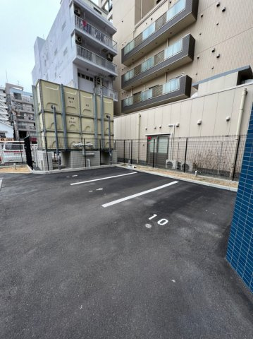 プレサンスSAKAEフロント　名古屋市賃貸　仲介手数料無料の駐車場