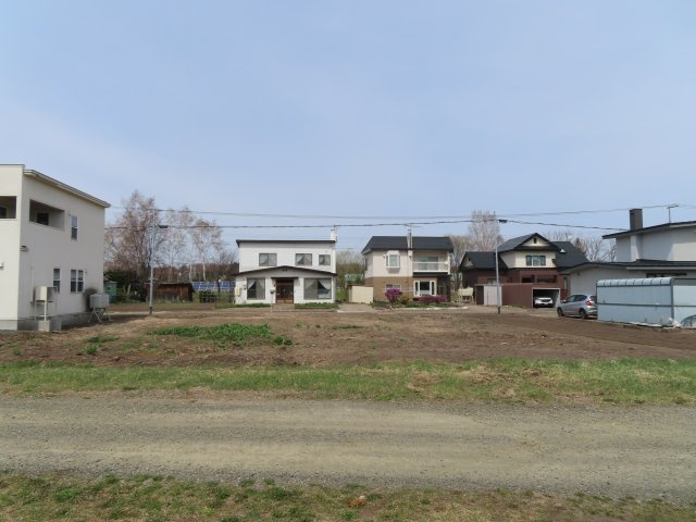 常呂郡訓子府町東町１２１番、１２２番１　売地の前面道路含む現地写真|南側私道 幅員約3ｍ～南側方向