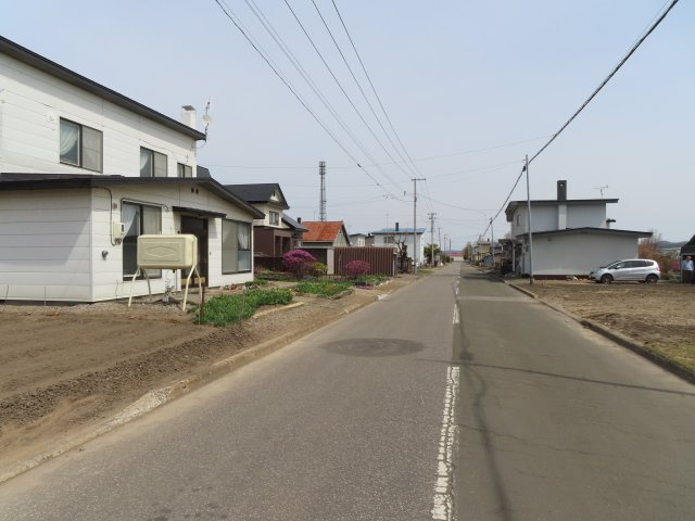 常呂郡訓子府町東町１２１番、１２２番１　売地の前面道路含む現地写真|北側訓子府町町道(東町北2条通)幅員6ｍ～東側方向