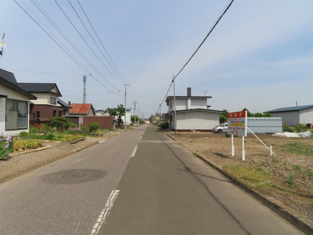 常呂郡訓子府町東町１２１番、１２２番１　売地の前面道路含む現地写真|北側訓子府町町道(東町北2条通)幅員6ｍ～東側方向