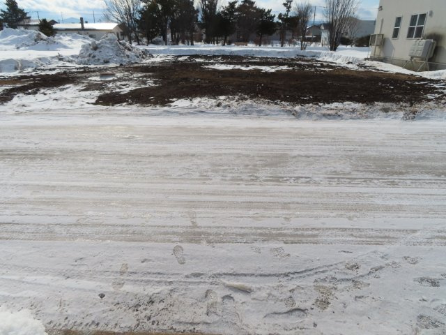 【前面道路含む現地写真】 | 常呂郡訓子府町東町１２１番、１２２番１　売地 | 北側訓子府町町道(東町北2条通)幅員6ｍ～北側方向