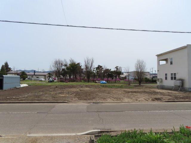 常呂郡訓子府町東町１２１番、１２２番１　売地の前面道路含む現地写真|北側訓子府町町道(東町北2条通)幅員6ｍ～北側方向