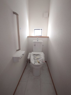 【トイレ】 | 東久留米南沢2期　全2棟　B号棟 | 1階トイレ（手すり付き）