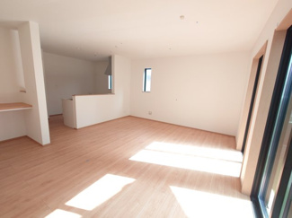 【居間・リビング】 | 東久留米南沢2期　全2棟　B号棟 | LDK17.5帖