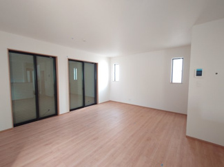 【居間・リビング】 | 東久留米南沢2期　全2棟　B号棟 | 1階はシャッター付き