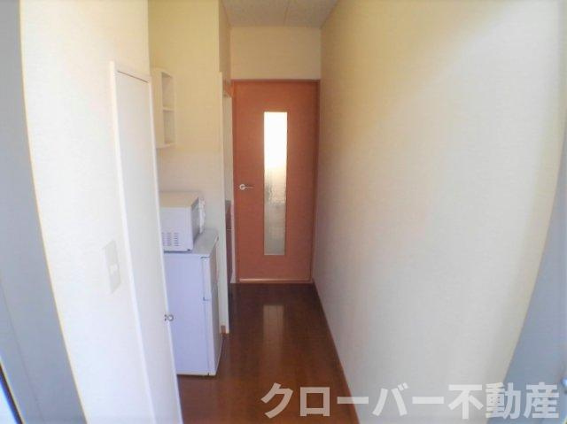 レオパレスヴィラージュ丸亀の玄関